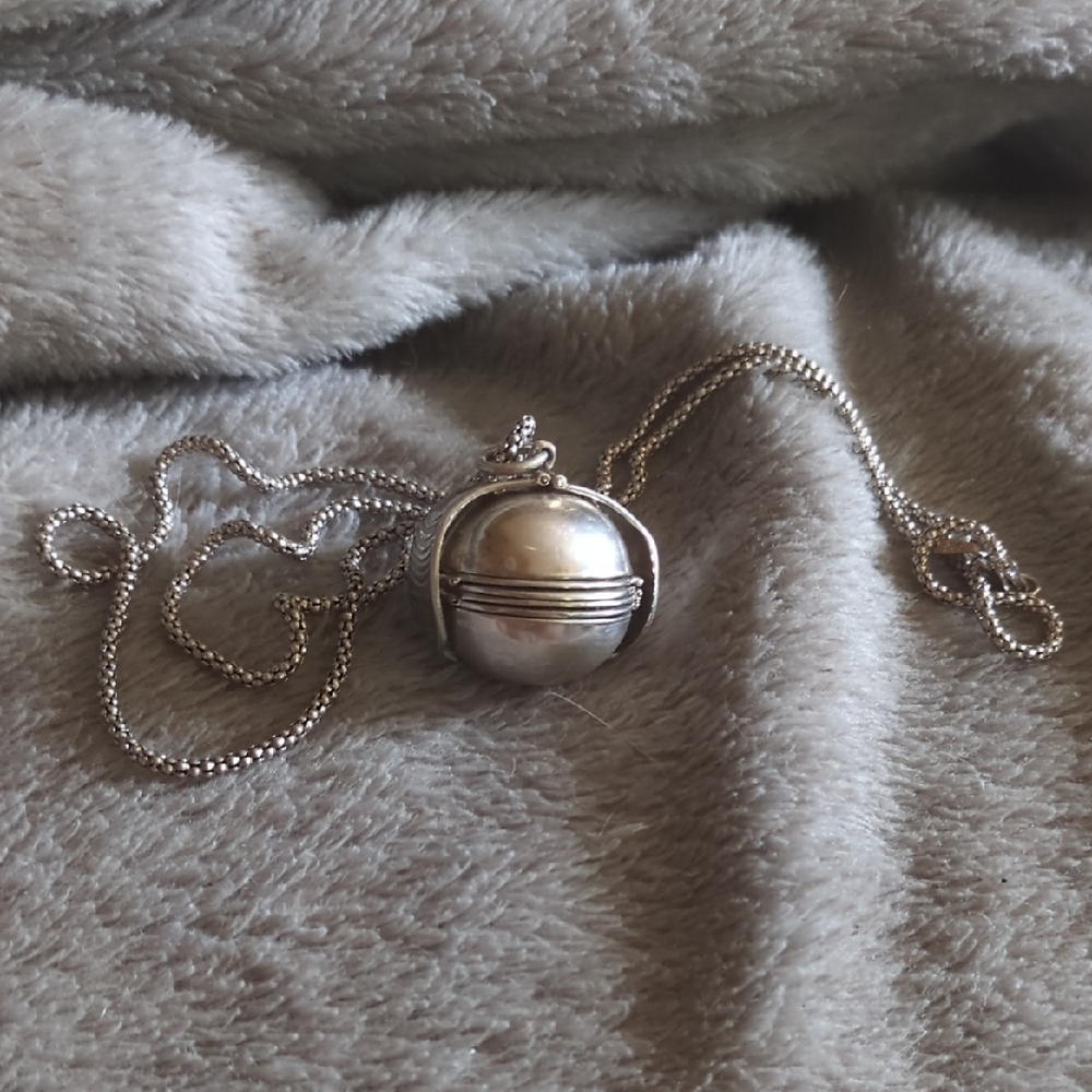 Vtg Sterling Silver Fold Out Locket Pendant Necklace